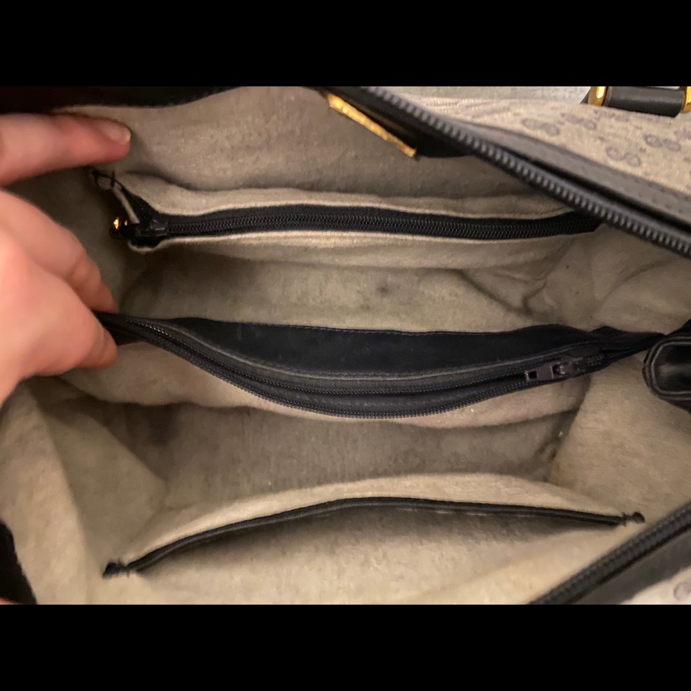 Authentic 80’s Vintage GUCCI Micro GG Bag in Navy - Picture 15 of 16